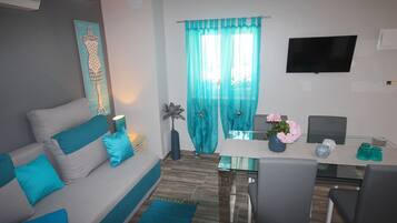 Apartment, 2 Bedrooms, Terrace | Living room | TV