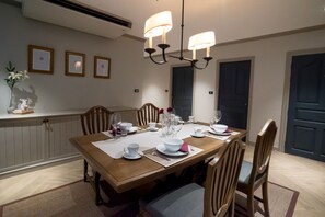 Apartment, 2 Schlafzimmer, barrierefrei, Balkon | Speisen