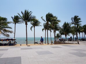 Beach - Ons Moeder Restaurant Guesthouse - 2 50 Meters to the Beach (Pattaya)