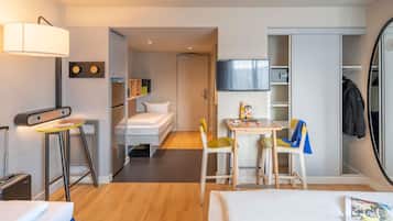 Family Studio, Multiple Beds | Hypo-allergenic bedding, in-room safe, individually furnished, desk