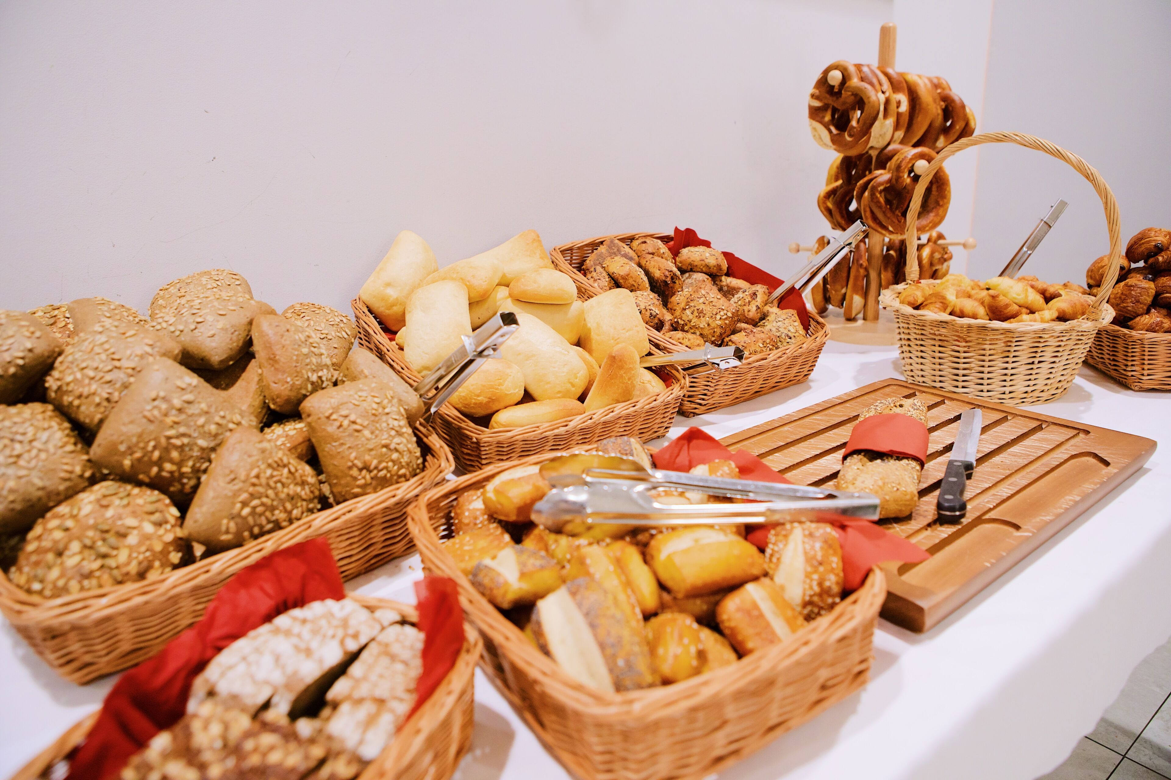 Tägliches Frühstücksbuffet (15 EUR pro Person)