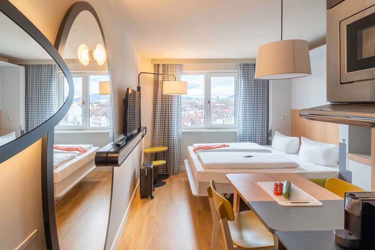 Estudio, 1 cama Queen size | Ropa de cama hipoalergénica y caja de seguridad en la habitación 