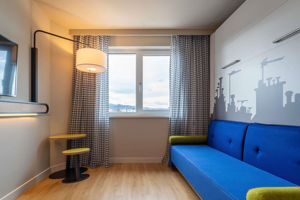 Studio, 1 Queen Bed | Hypo-allergenic bedding, in-room safe, individually furnished, desk