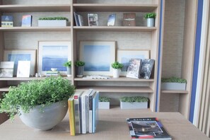 ห้องพักรวม, ระเบียง, วิวเมือง | ภายใน