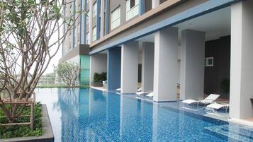 Asrama Umum, balkon, pemandangan kota | Kolam renang | Kolam renang outdoor