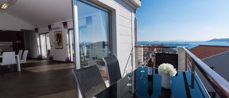 Apartment, 2 Bedrooms, Smoking, Balcony | Outdoor dining