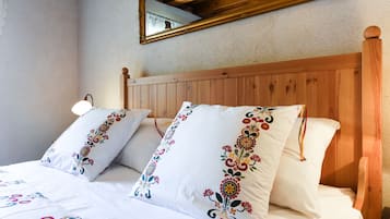 House, 1 Bedroom, Smoking, Terrace | 1 bedroom, travel cot