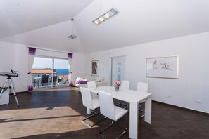 Ferienhaus, 4 Schlafzimmer, Raucher, Balkon | Speisen