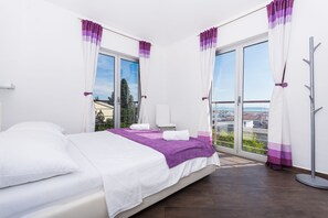 Ferienhaus, 4 Schlafzimmer, Raucher, Balkon | 6 Schlafzimmer