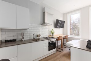Huoneisto, 1 makuuhuone (1BA) | Yksityinen keittiö | Jääkaappi, mikroaaltouuni, uuni, liesi