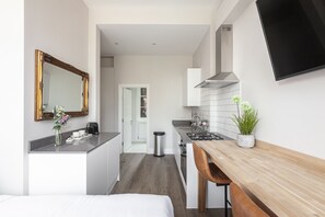 Appartement, 1 chambre (1BA) | Restauration dans la chambre