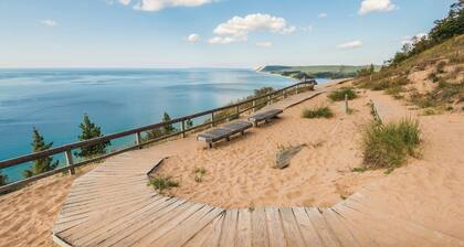🏖️ Peaceful Bayview Studio @ The Shores | Deck + Beach Access + Champagne Welcome ➠ 5693