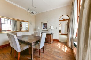 Luxury Room | In-room dining - King Edward Hotel (Port Elizabeth)
