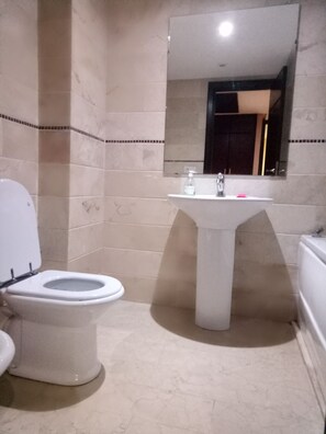 Departamento, 2 habitaciones, para fumadores, balcón | Baño