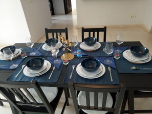อพาร์ทเมนท์, 2 ห้องนอน, สูบบุหรี่ได้, ระเบียง | ร้านอาหาร