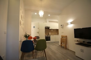 Dining - Nice and Cozy Apartment in the Centre of Split (Split)