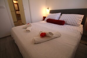 1 bedroom, iron/ironing board, travel cot, Internet - Nice and Cozy Apartment in the Centre of Split (Split)
