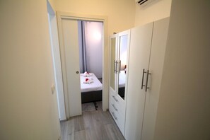 1 bedroom, iron/ironing board, travel cot, Internet - Nice and Cozy Apartment in the Centre of Split (Split)
