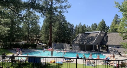 Hospitality Suite Studio (no kitchen), Seasonal Community Pool / jacuzzi