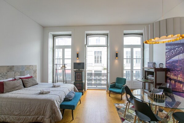 2 chambres, fer et planche à repasser, Wi-Fi, draps fournis