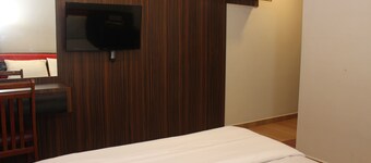 OYO 90027 快樂酒店