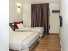 Habitación triple Deluxe | Wifi gratis y ropa de cama