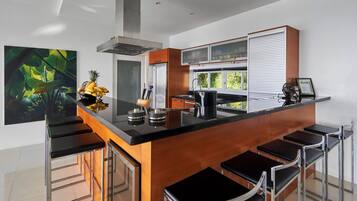 Villa, 5 Bedrooms, Accessible, Smoking | Interior