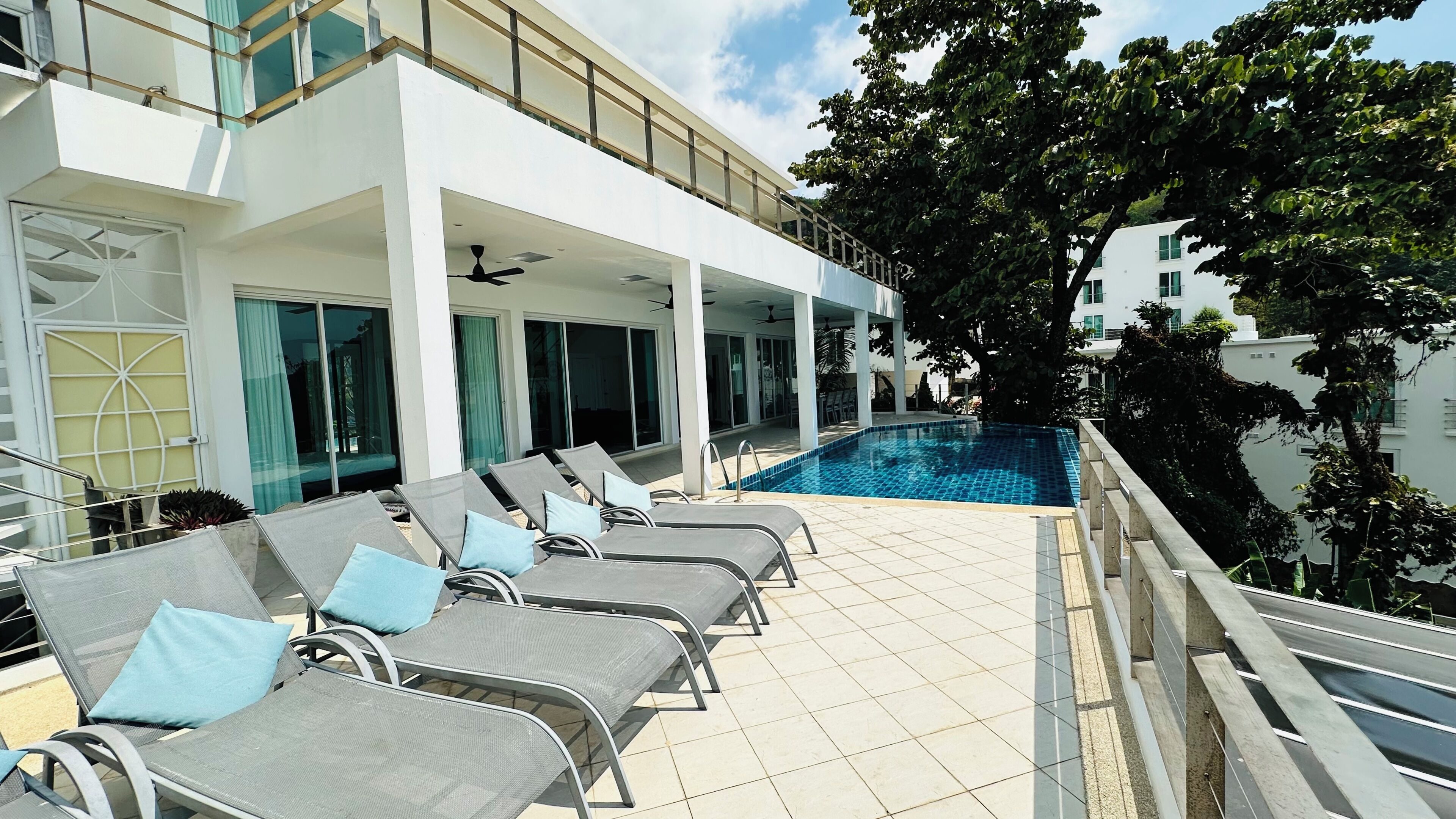 Outdoor pool, an infinity pool