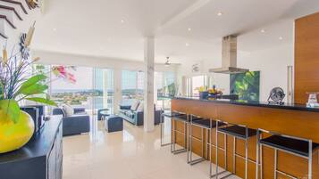 Villa, 5 Bedrooms, Accessible, Smoking | Interior