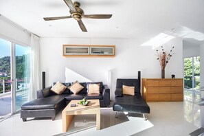 Villa, 5 Bedrooms, Accessible, Smoking | Living room | TV, DVD player, books, stereo