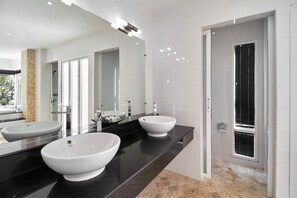 Villa, 5 habitaciones, con acceso para personas discapacitadas, para fumadores | Baño