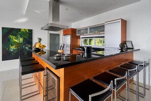 Villa, 5 habitaciones, para fumadores, alberca privada | Interior