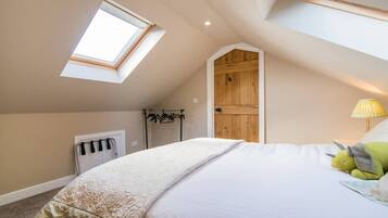 House, 2 Bedrooms, Accessible, Patio | 3 bedrooms, travel cot