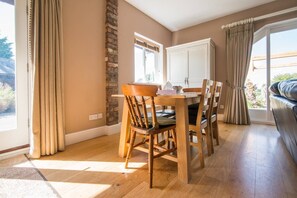 Dining - Super Spacious Barn Conversion With Free Wifi, Netflix Fireplace (Chester)