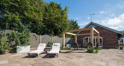 Super Spacious Barn Conversion With Free Wifi, Netflix Fireplace