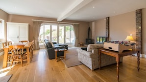Unclassified image, 5 of 58, button - Super Spacious Barn Conversion With Free Wifi, Netflix Fireplace (Chester)