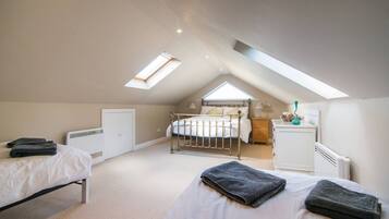 House, 2 Bedrooms, Accessible, Patio | 3 bedrooms, travel cot