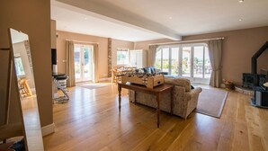 Unclassified image, 3 of 58, button - Super Spacious Barn Conversion With Free Wifi, Netflix Fireplace (Chester)