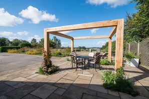 Exterior - Super Spacious Barn Conversion With Free Wifi, Netflix Fireplace (Chester)