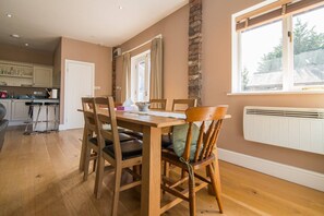Dining - Super Spacious Barn Conversion With Free Wifi, Netflix Fireplace (Chester)