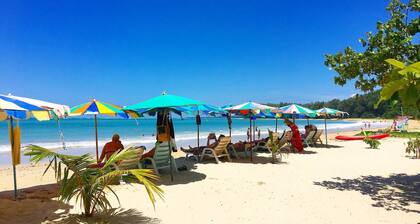 Coastal 1bed Infinity Pool Walk to Great Beach