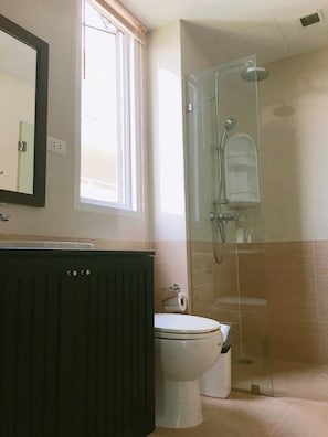 Bathroom - Baan View Viman Condominium 416 by Montri C (Hua Hin)