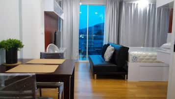 Room, Balcony, Mountain View | Interior