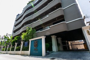 Front of property - Your Private Oasis Stylish 2br With Spacious Living Room and Pool Access (Bangkok)
