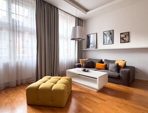 TV - Top location Old town modern 2BD apartment (Prague 1)