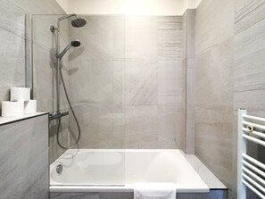 Bañera, secador de pelo