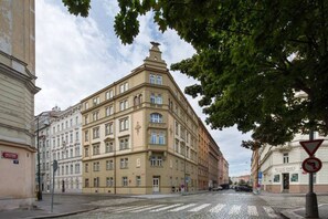 Point of interest - Riverside area apartment near the Dancing house! (Prague 2)