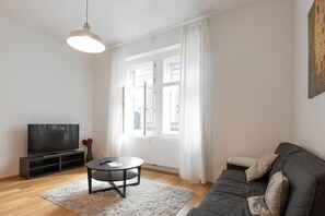 TV - Riverside area apartment near the Dancing house! (Prague 2)