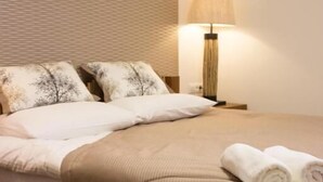 Minibar, desk, WiFi (free), bed sheets