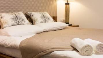 Minibar, bureau, Wi-Fi gratuit, draps fournis